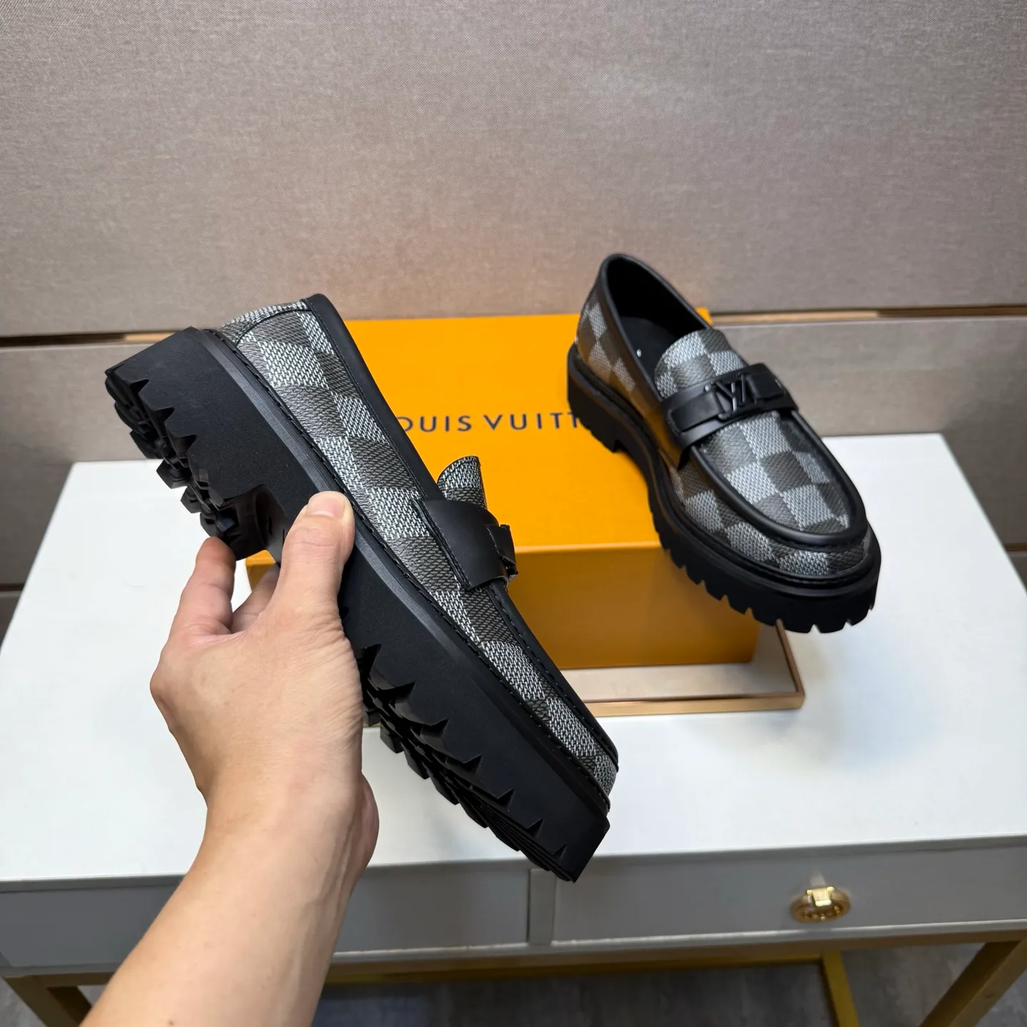 Men's men's shoes 💰pp620【Lv～】Men's casual leather shoes 2025z cabinet sales simultaneously 🔶Size: 39-44 #️⃣ 🔷3 colors🔜The upper is made of cowhide stitching ➕Cowhide lining, comfortable and breathable, sole: original comfortable and wear-resistant outsole, ⚠️real thing📱photographed🎬real thing is better📢📢📢
